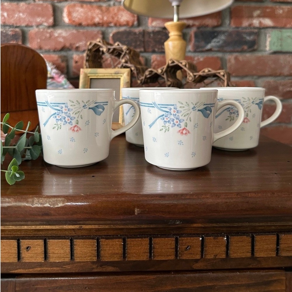 Set of 4 Vintage Corning USA Floral Coffee Mugs